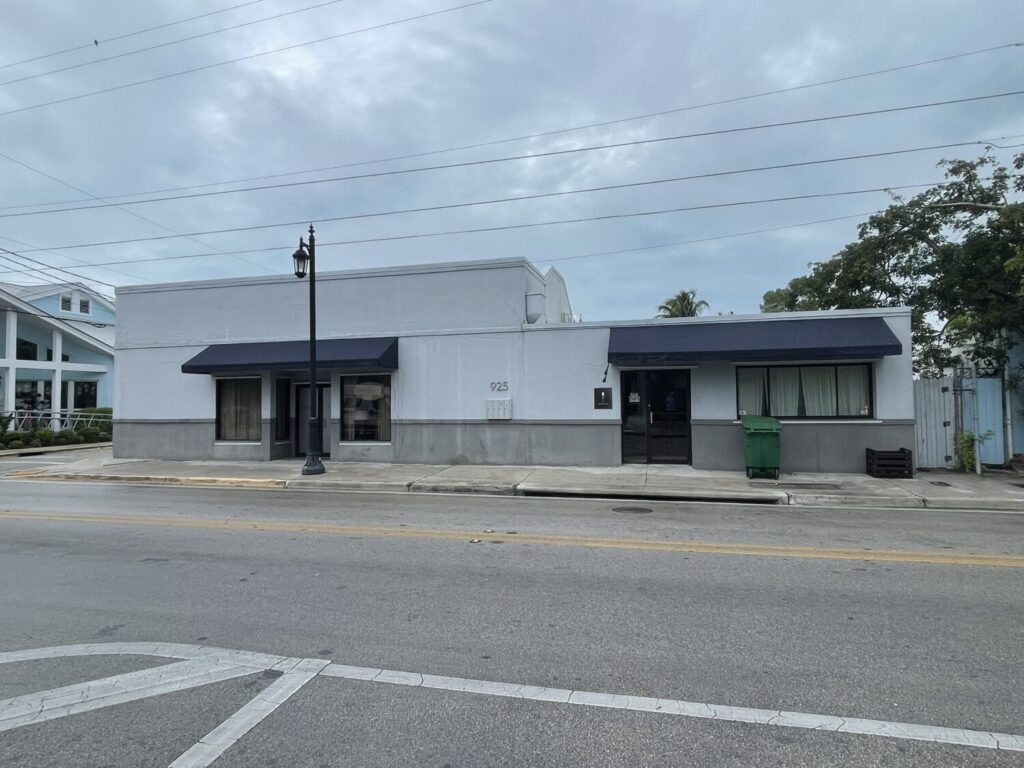 Image of 925 Truman Ave before repairs were made